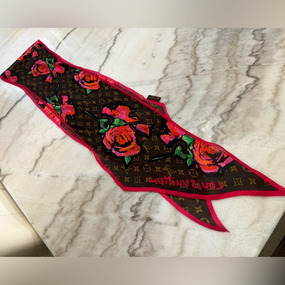 🌹💚 LV x Stephen Sprouse Monogram Roses Silk Scarf. S/S 2009 🌺 🟢 - Picture 7 of 13